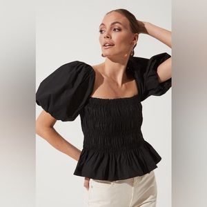 ASTR black puff sleeve top